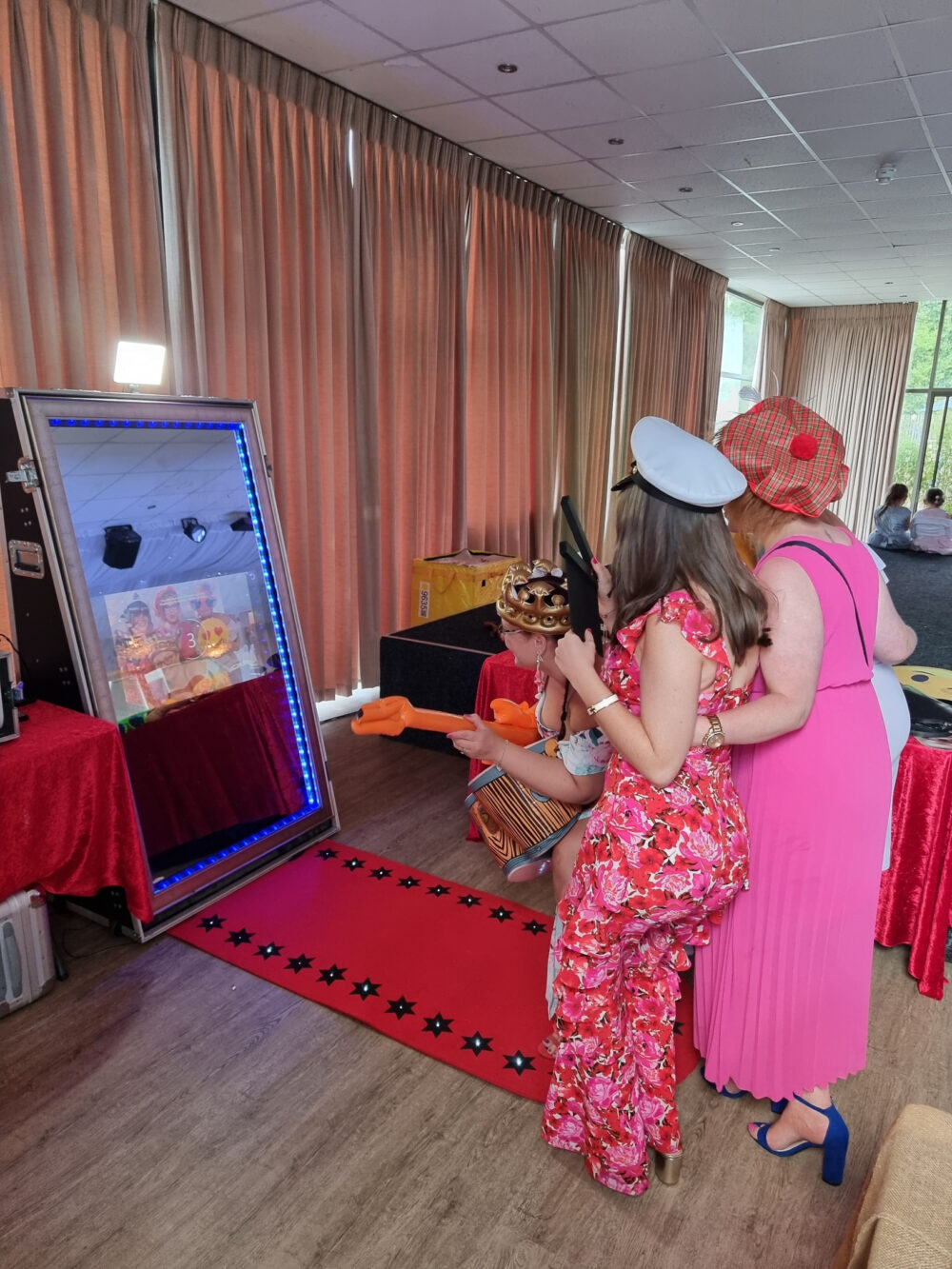 magic mirror photo booth hire chatham