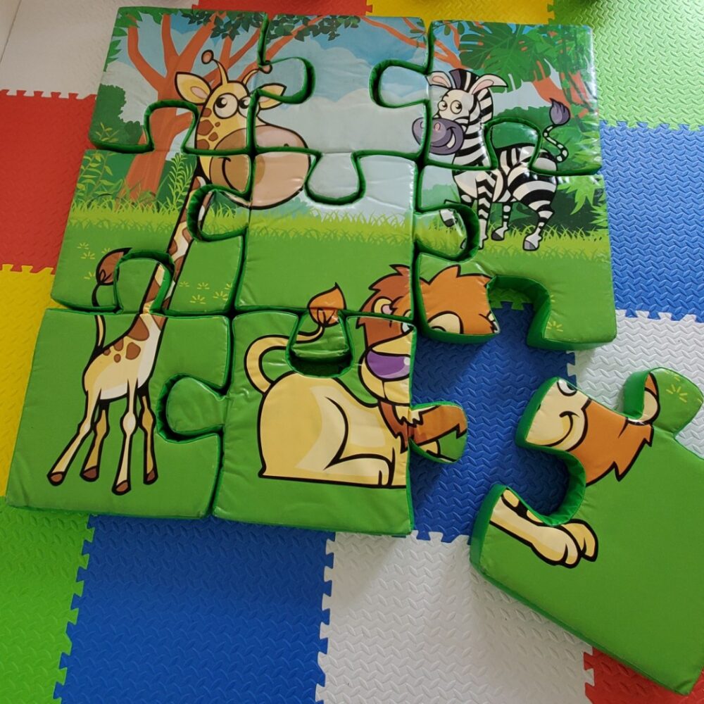9 piece jungle friends foam floor puzzle