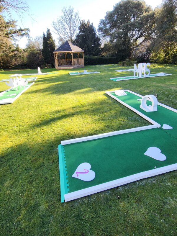adult mini golf for wedding hire, Sussex