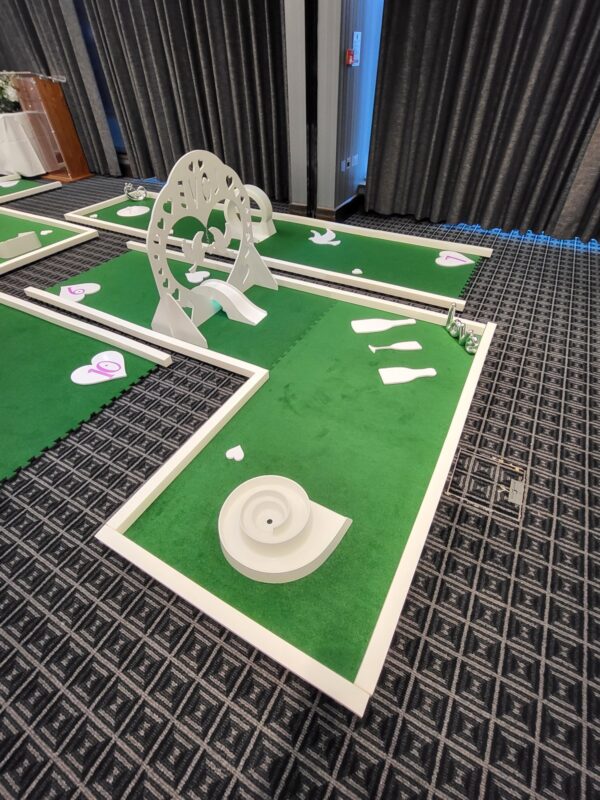 adult mini golf wedding hire, wedding entertainment
