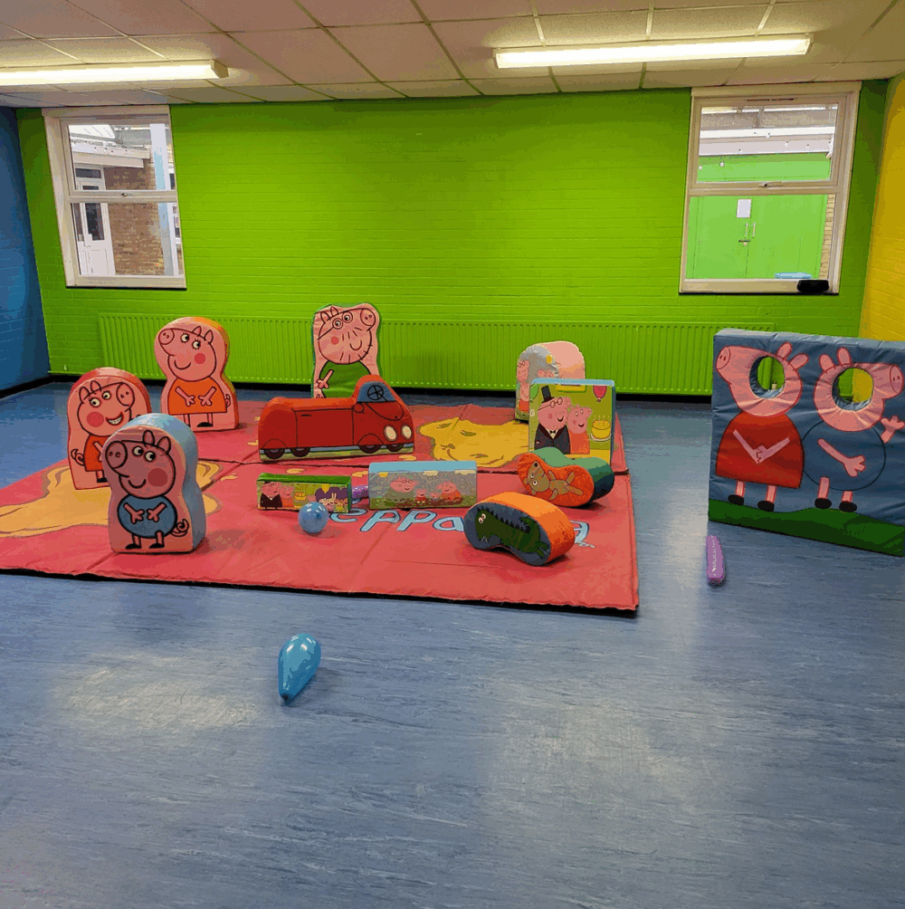 kids party hire, peppa pig bouncy castle kent