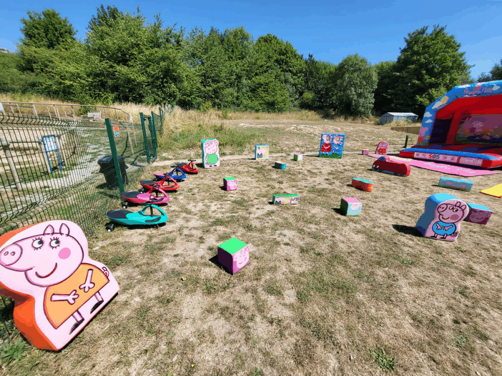 kids party hire, peppa pig bouncy castle, essex