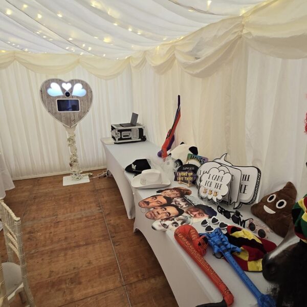 SOS Entertainment, rustic heart photobooth hire with prints